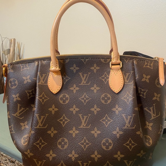 🔥💕SOLD Authentic Louis Vuitton Turenne PM.💕🔥 - Picture 3 of 8
